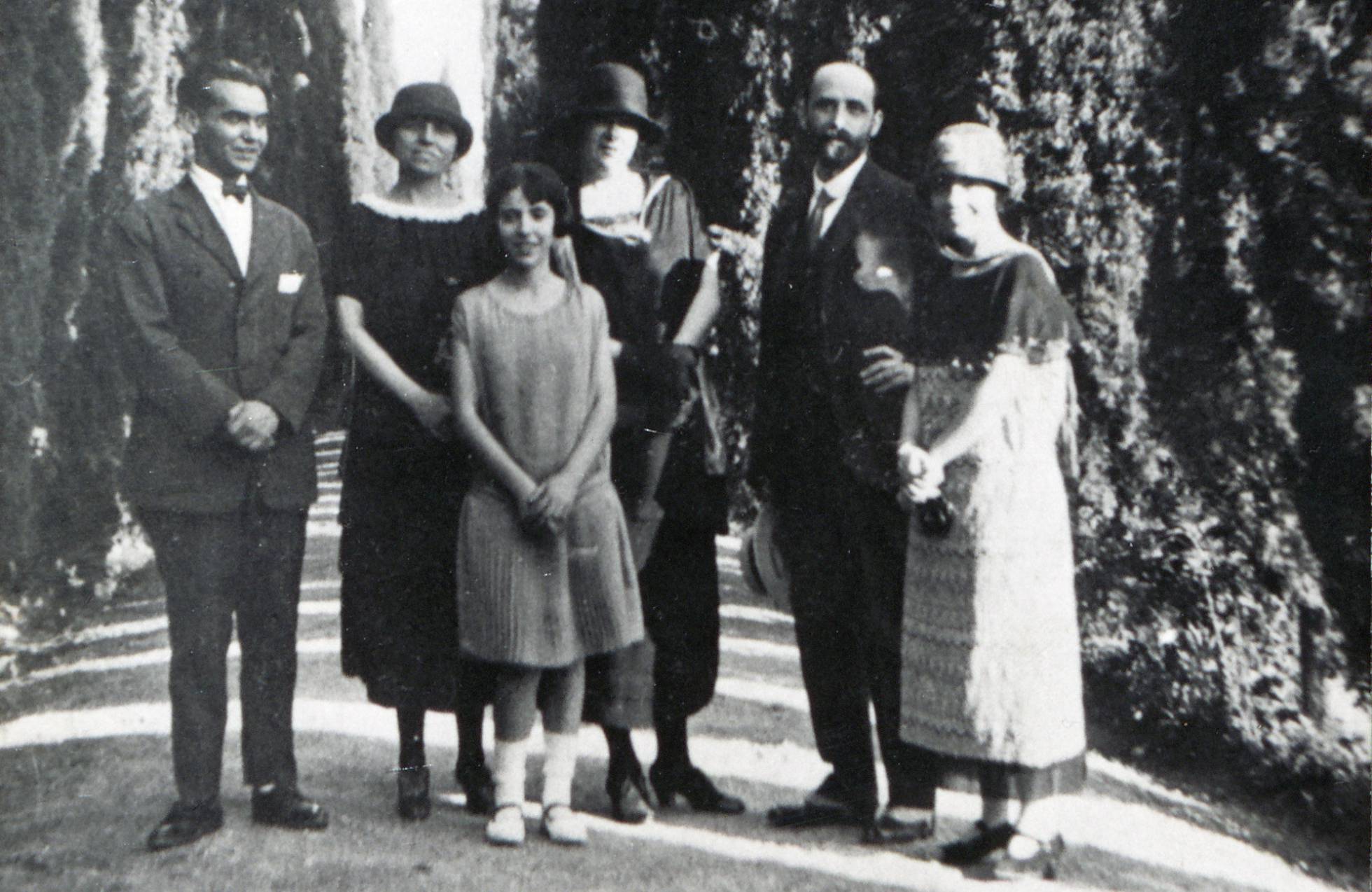 Izq. a dcha: Lorca, Zenobia, Isabel García Lorca, Emilia Llanos, JRJ y Concha García Lorca, 1924.