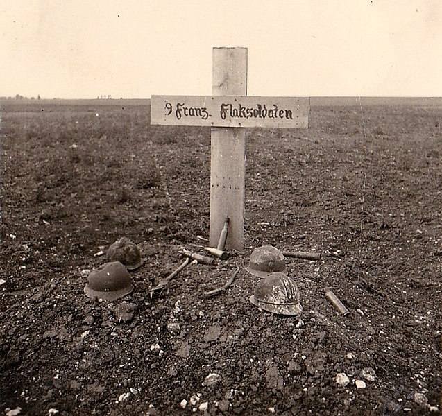 Tumba a varios soldados franceses caídos en combate, 1940.