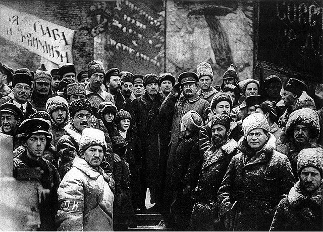 En el segundo aniversario de la Revolución de octubre, Moscú, 1919.