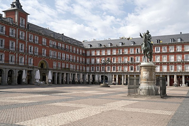 La Plaza mayor de Madrid vacía durante el confinamieto.