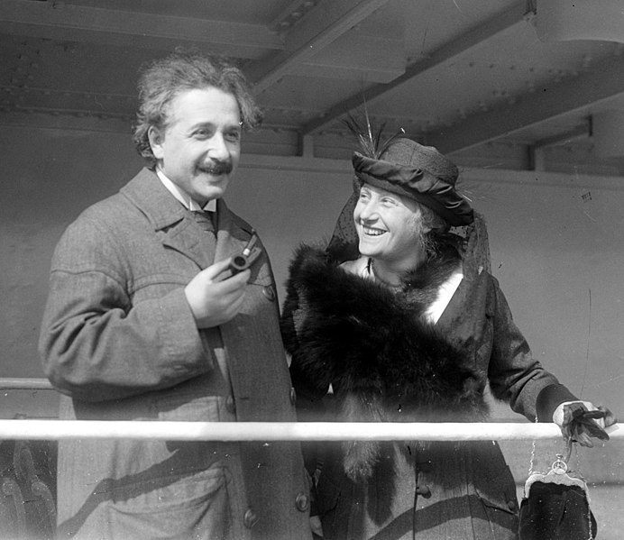 Einstein y Elsa, su mujer, en 1921.