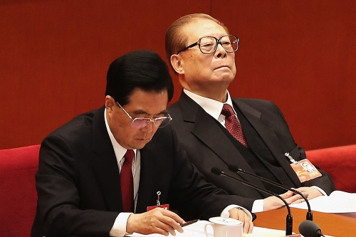 Hu Jintao y Jiang Zemin asisten clausura del 18º Congreso del Partido Comunista, 14 de noviembre de 2012