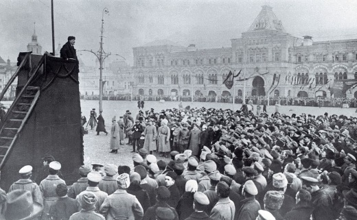 Discurso de Lenin en la Plaza Roja de Moscú en 1918