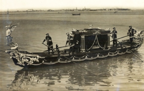 Góndola fúnebre