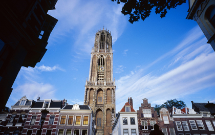 La torre de la catedral, dominando el cielo de Utrecht