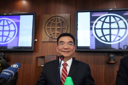 Justin Yifu Lin
