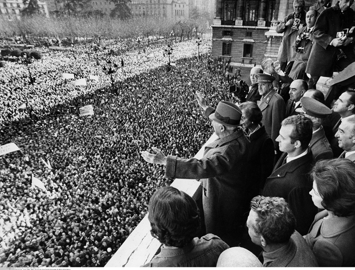 Protestas por el asesinato de un militar a manos de ETA, noviembre 1975.