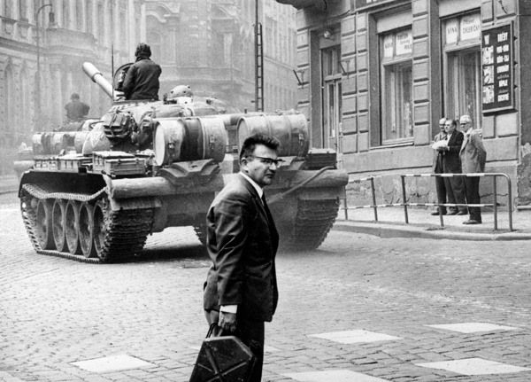 Tanque soviético en una calle de Praga, 1968.