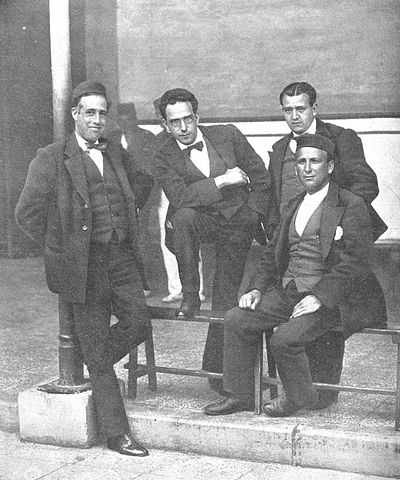 Julián Besteiro, Daniel Anguiano, Andrés Saborit y Francisco Largo Caballero en el penal de Cartagena, por Campúa (1918).