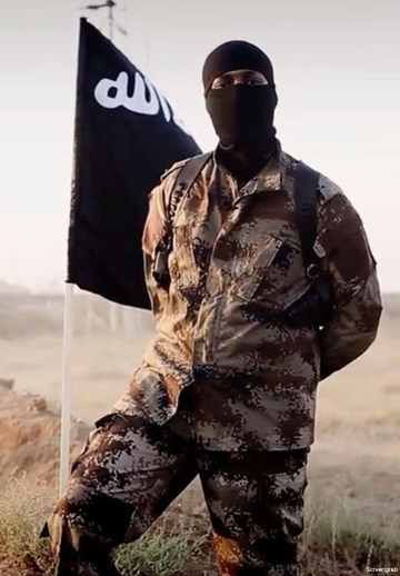Soldado del ISIS posando ante una cámara