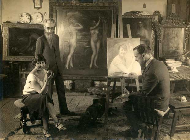 Valle-Inclán y la actriz María Banquer, posando para Julio Romero de Torres (Madrid, 1926).