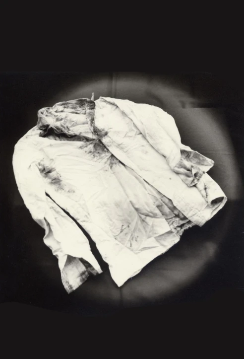 Los pasos perdidos, 1996 Impresión virada de plata sobre gelatina 40 x 40 cm. © Milagros de la Torre