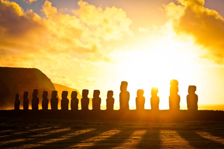Amanecer enla Isla de Pascua (Chile). Imagen de Alan Britom