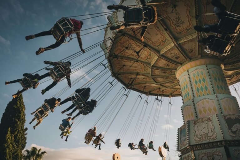 El Diàvolo es la atracción de las clásicas sillas voladoras del Tibidabo. Imagen de Xavi Cabrera