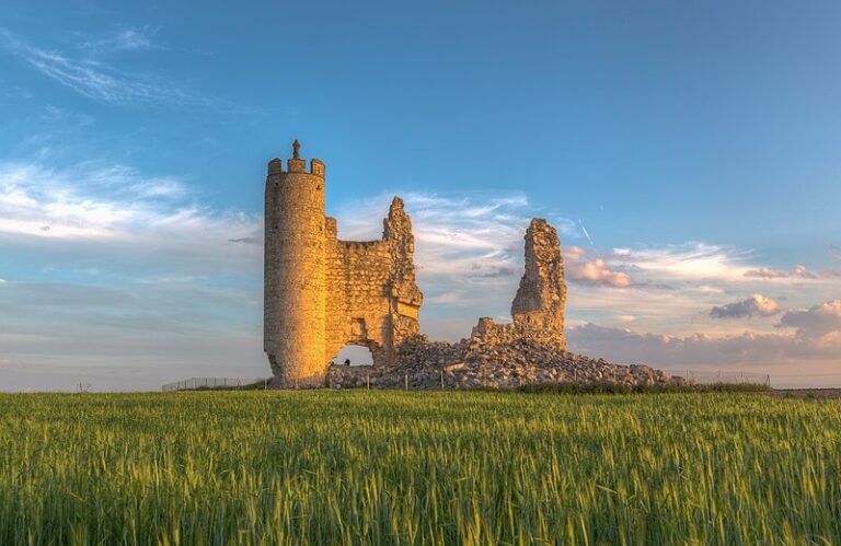 Castillo de Caudilla. Imagen de Víctor Rivera, de Wikimedia