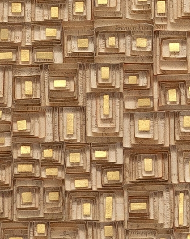 Luisa Pastor - PLUSVALÍA ORO 24K (modelo cuaderno Diario manuscrito de 1909), 2024 (detalle). Deconstrucción de las hojas de un cuaderno de contabilidad antiguo manuscrito, láminas de pan de oro de 24 quilates y pintura acrílica en rojo inglés sobre papel de algodón
