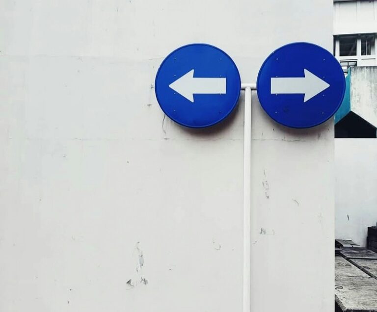 Direcciones opuestas. Imagen de Holigil