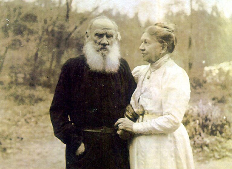 Lev Tolstói y Sofía Tolstaya. Wikimedia