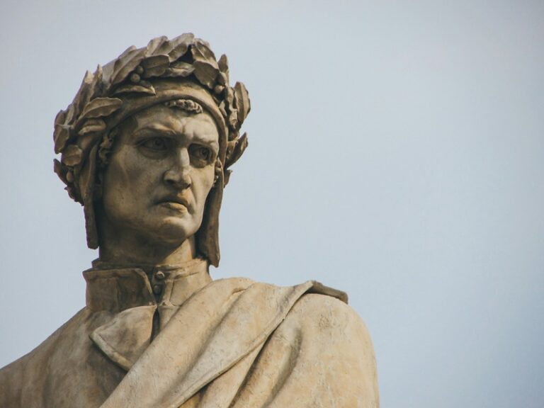 Estatua de Dante en Florencia. Imagen de Casey Lovegrove