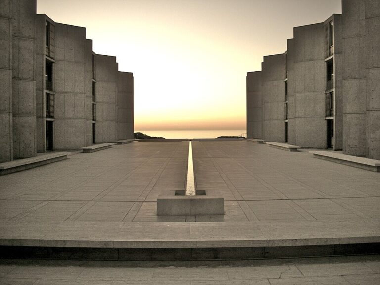 Instituto Salk de Estudios Biológicos, California. Wikimedia