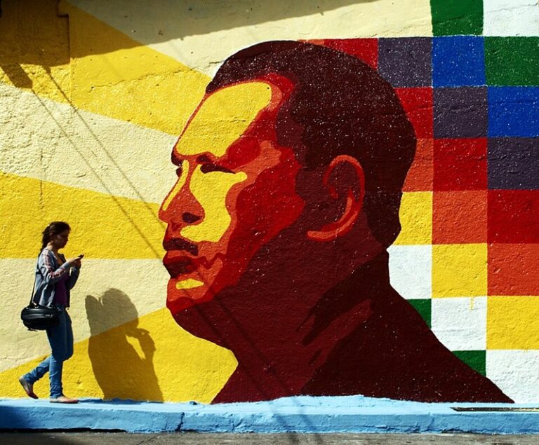Mural del colectivo Fuga Muralista, con la efigie de Hugo Chávez en Mérida (Venezuela). Wikimedia