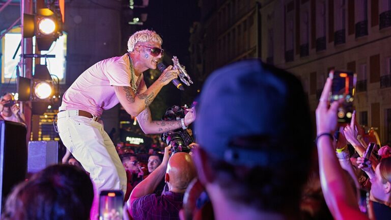 Yung Beef en una actuación en Madrid, julio de 2025. Wikimedia