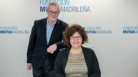 En Conversaciones de papel, Isabel Fuentes nos presenta Hemoglobina, su “novela sobre la sangre de la gente bien”.