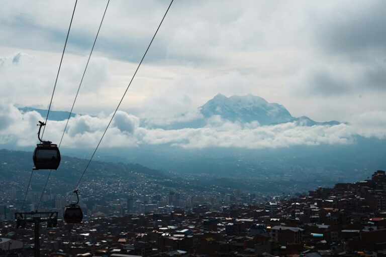 El Illimani desde La Paz. Imagen de Jack Prommel