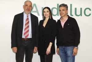 Editorial Círculo Rojo. De izquierda a derecha, Antonio Martín, director contable; Susana Aragón, directora de Círculo Rojo y Enrique Parrilla, consejero delegado.