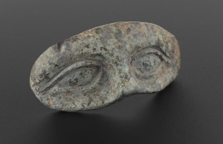 Ofrenda votiva romana usada para pedir la sanación de alguna enfermedad de la vista. Ca. 200 aC. Science Museum Group Collection