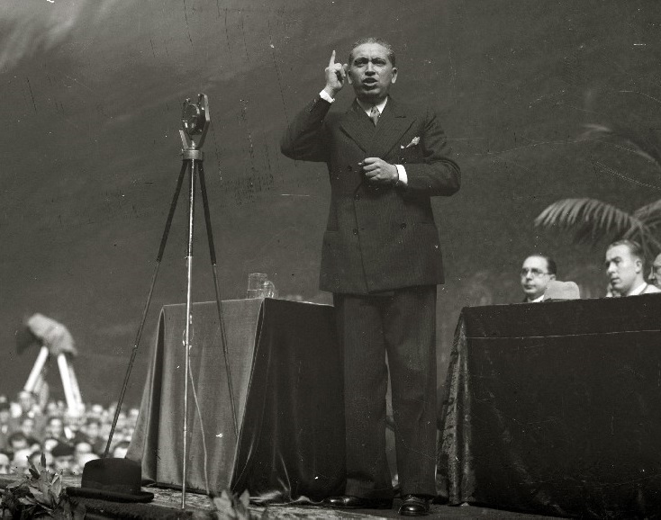 José Calvo Sotelo en un mitin en el Frontón Urumea, San Sebastián, 1935. Fondo Car-Kutxa Fototeka